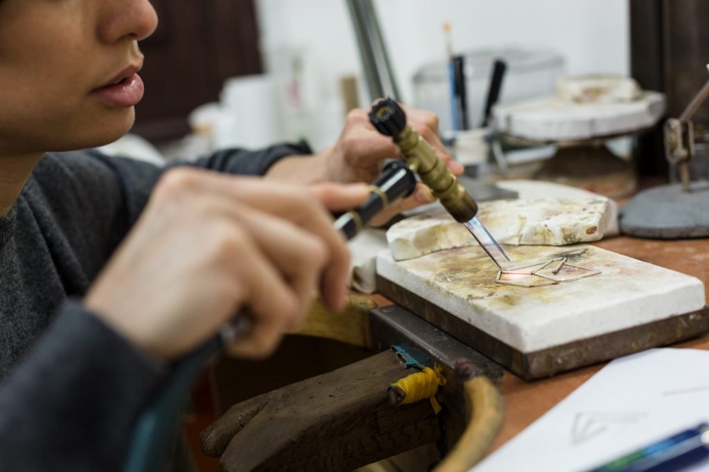 EVYENIA TZORTZI ARTISTA JOYERA